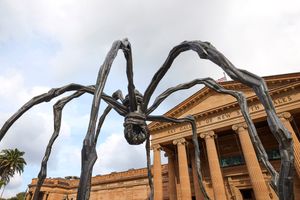 Louise Bourgeois, _Maman_ (1999). Exhibition view: _Has the Day Invaded the Night or Has the Night Invaded the Day?_, Art Gallery of New South Wales, Sydney (25 November 2023–28 April 2024). Courtesy © AGNSW. Photo: Felicity Jenkins.